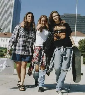 Grunge Girls Outfits Ripped Jeans